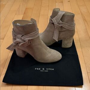 SALE! Rag & Bone Dahlia Ankle Booties in Stone Suede (beige), size 38 (8)
